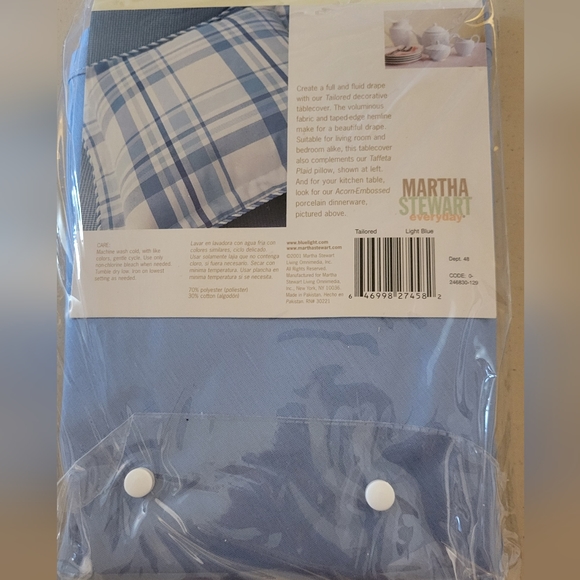 Martha Stewart tailored tablecover. - Picture 3 of 3
